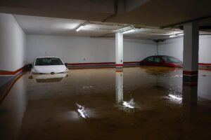 Un garage inondato a Llombai