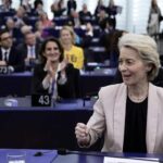 Ursula von der Leyen esulta in seguito alla decisione del parlamento